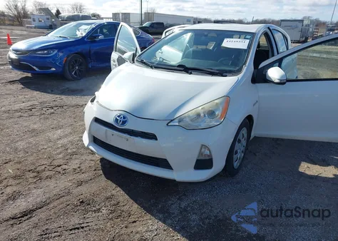 2012 Toyota Prius C Two z USA, uszkodzony, nr VIN JTDKDTB38C1021487